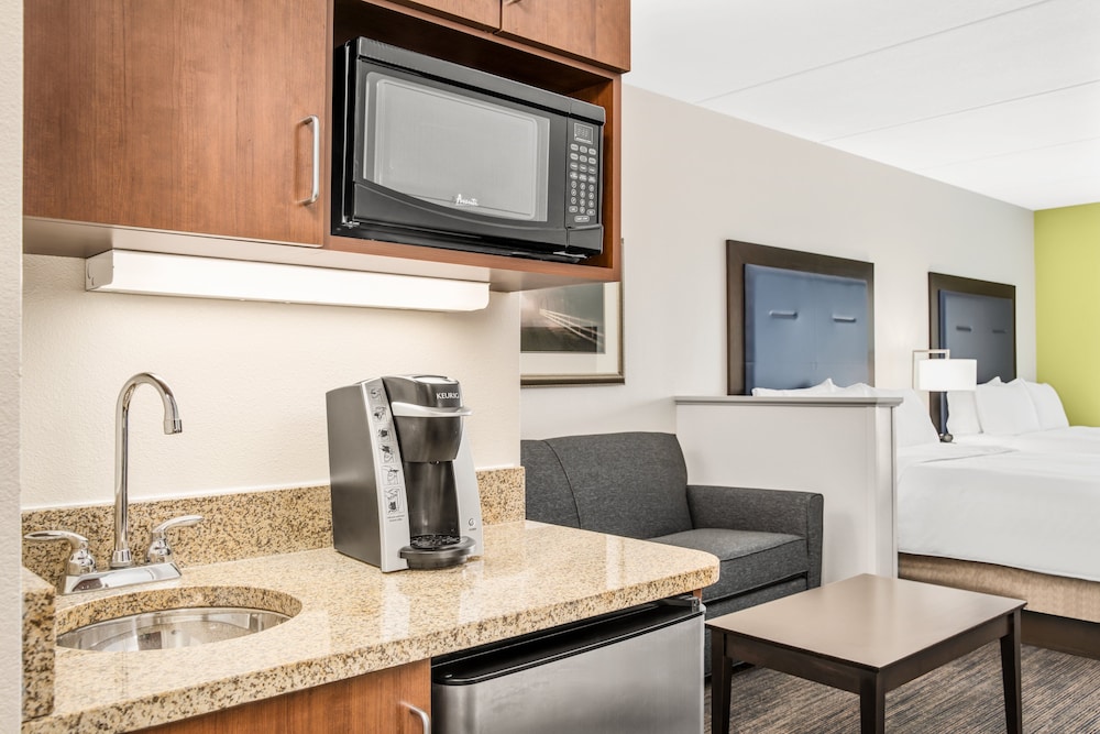 Holiday Inn Express & Suites Wilmington Newark by IHG - photo 22