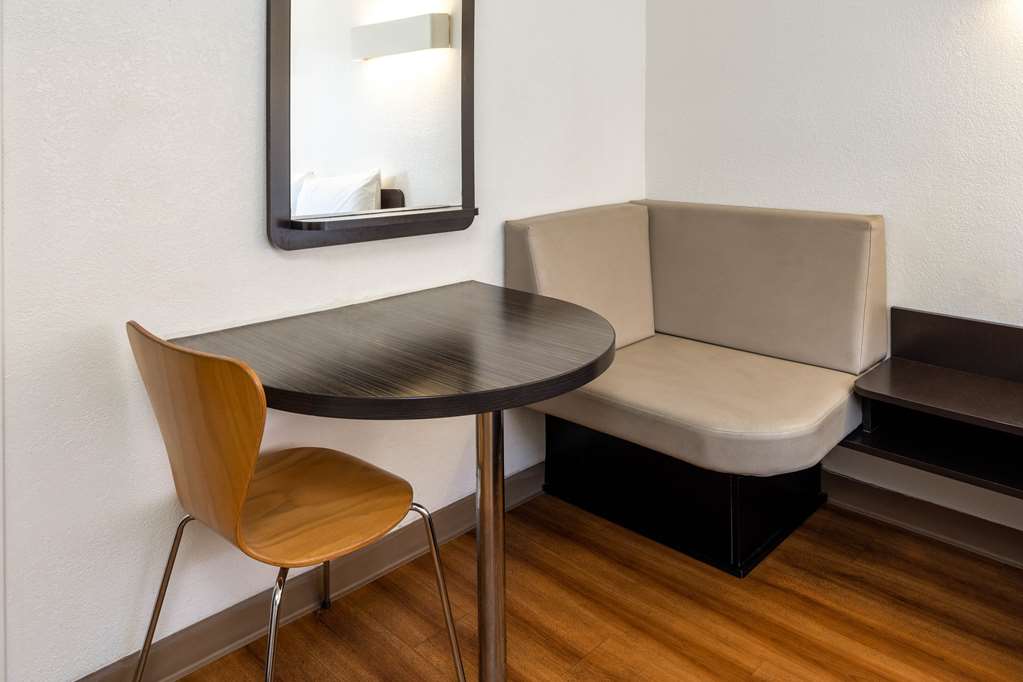 Motel 6 Santa Barbara CA State Street - photo 17