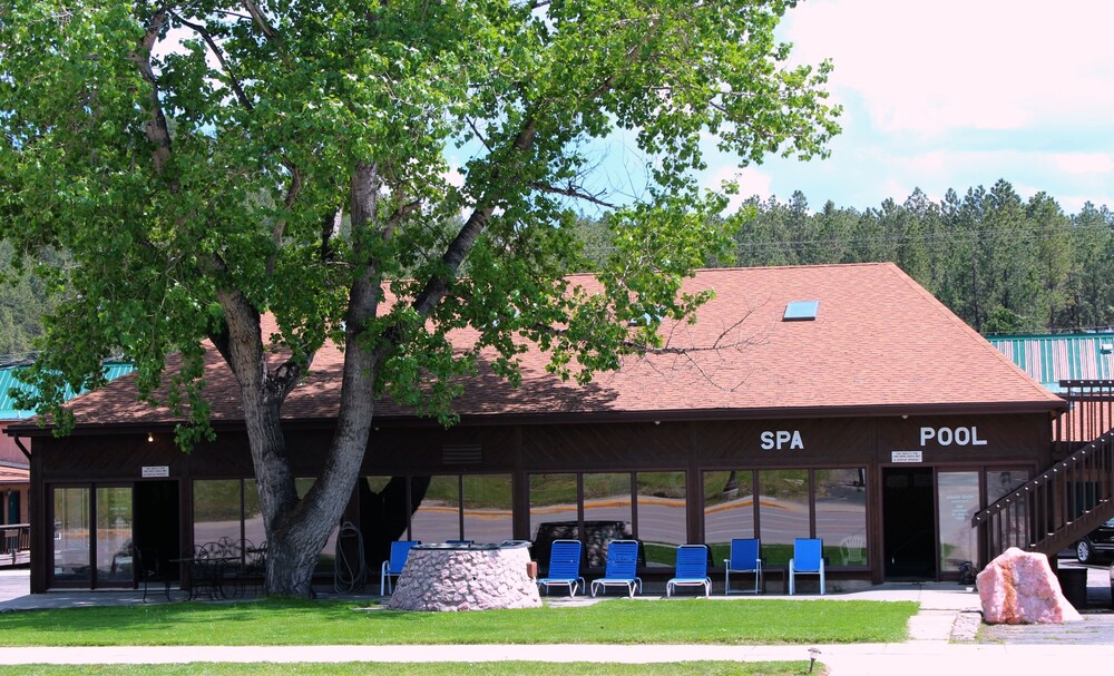 Chief Motel - carbon neutral hotel in Custer