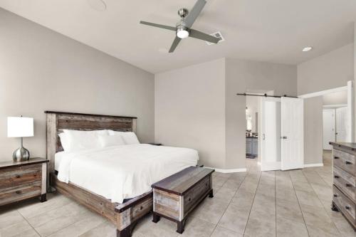 Lux 3BR Oasis Near Strip with Heated Pool and Jacuzzi