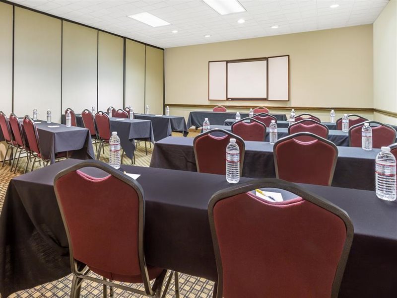 Days Inn by Wyndham Asheville Mall - photo 11
