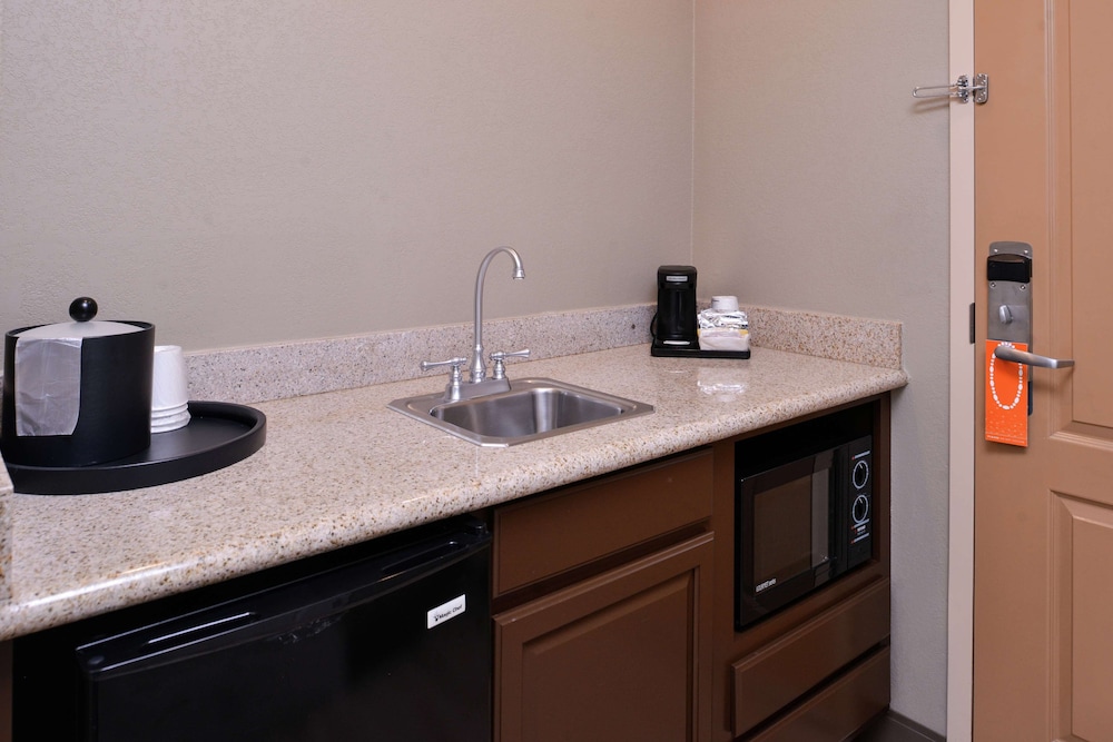 Hampton Inn & Suites Woodland Sacramento Area - photo 21