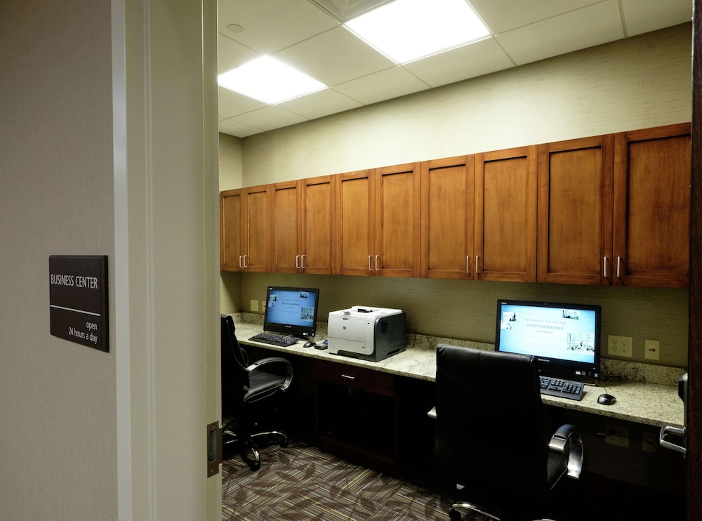 Hampton Inn Green Bay Downtown - photo 64