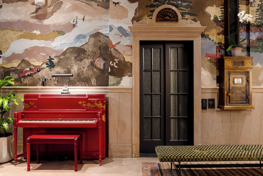 The Flat Iron Hotel - photo 12