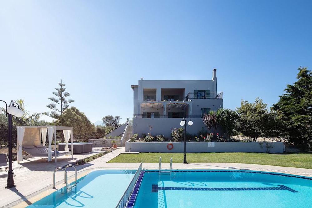 Villa Kyveli in Rethymno — 4-Star Luxury Hotel in Rethymno, Greece