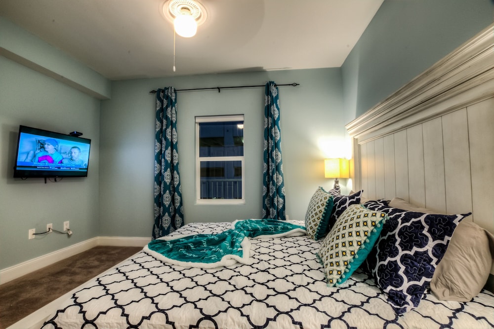 Laketown Wharf Resort by Aneliya's Rentals - photo 7