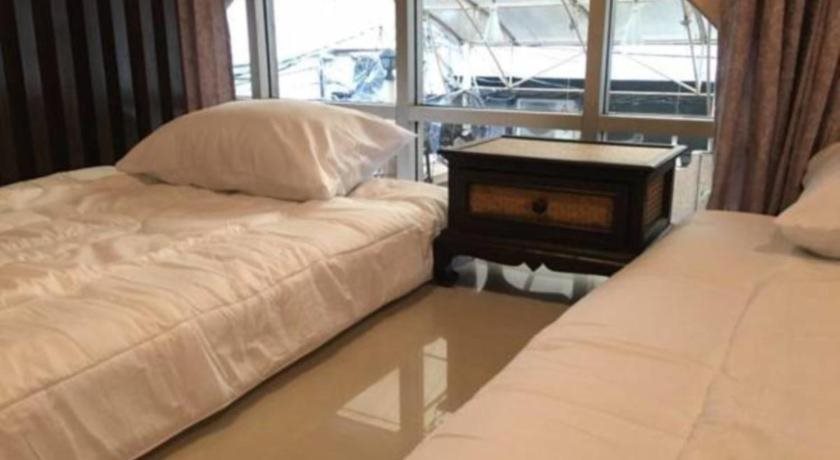 The Grand Palace Hostel