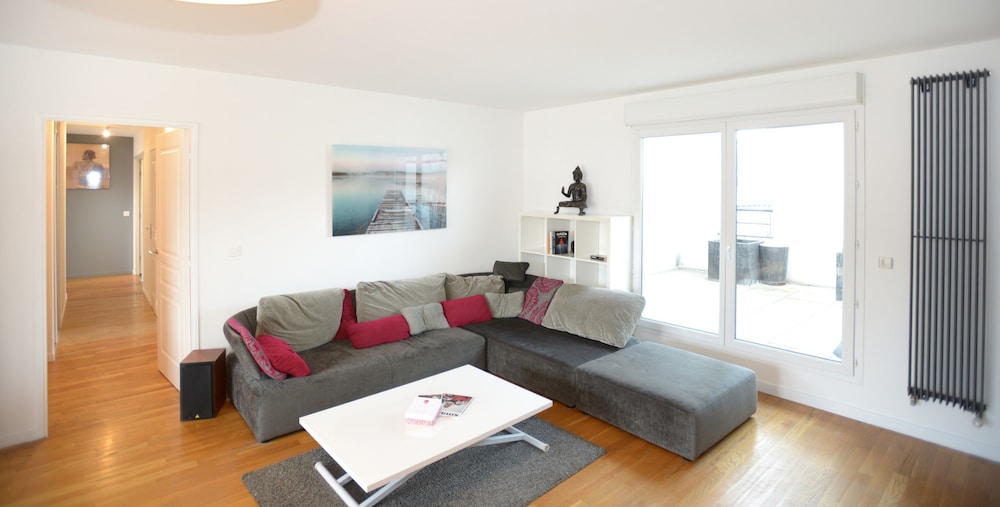 AppartAmbiance Bourget — 5-Star Luxury Hotel in Lyon, France