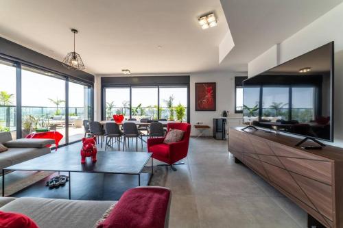 Bautiful Penthouse 4Bed with Jacuzzi sea view — 4-Star Luxury Hotel in Tel Aviv, Israel