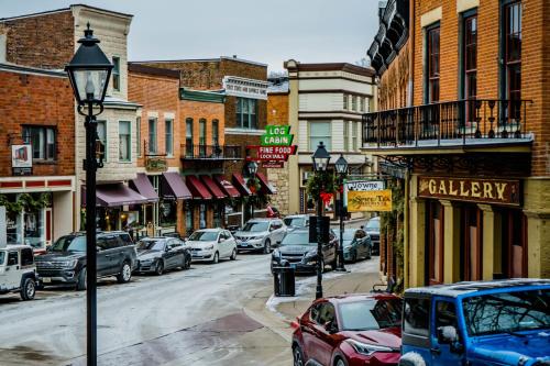 Galena Spring Escape Hot Tub & Cozy Nights — hotel in Galena