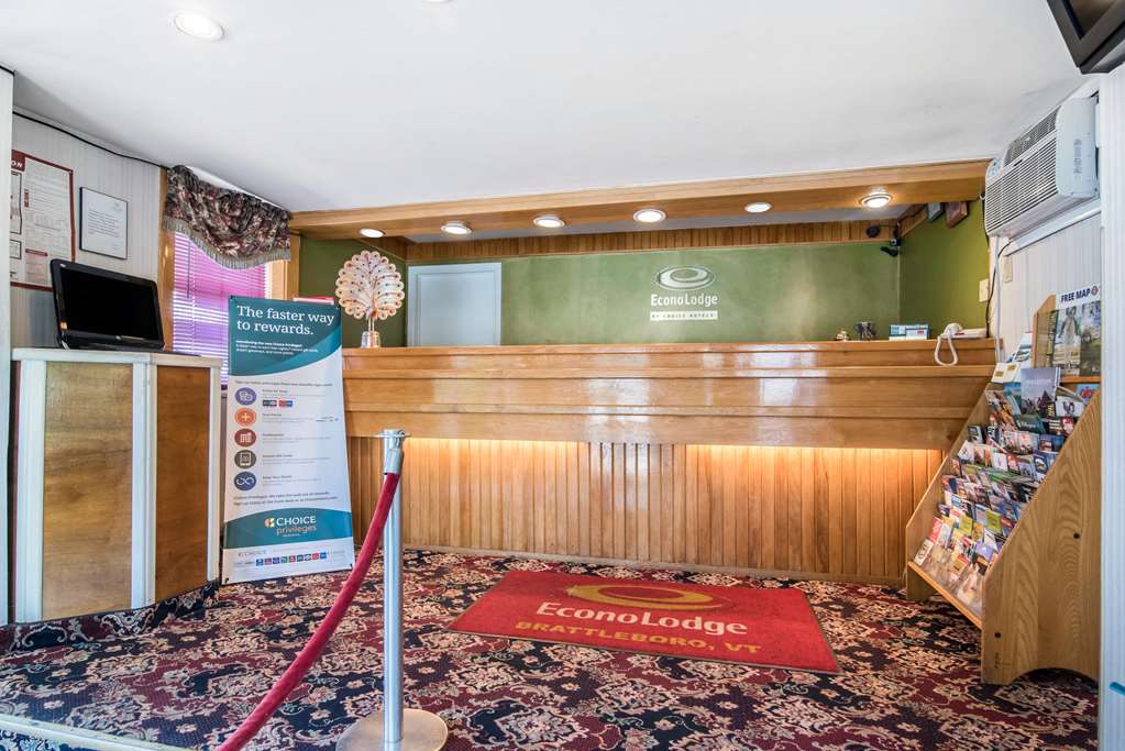 Econo Lodge Brattleboro South - photo 8
