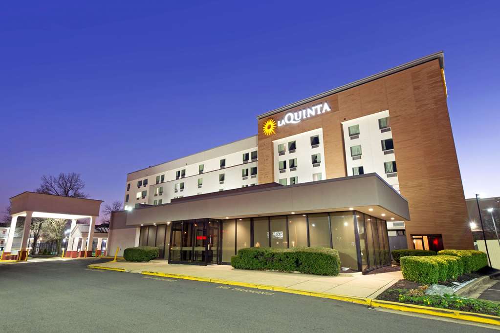La Quinta Inn & Suites by Wyndham DC Metro Capital Beltway - photo 10