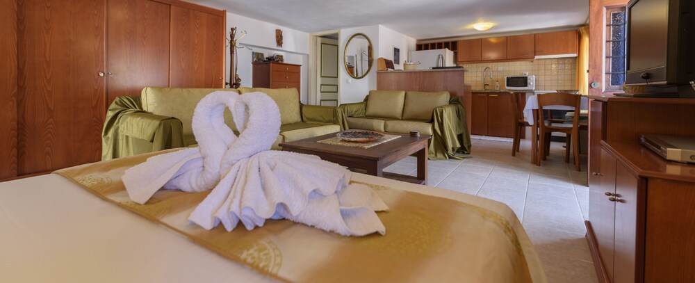 CasaDelMare GuestHouse — 4-Star Luxury Hotel in Ydra, Greece