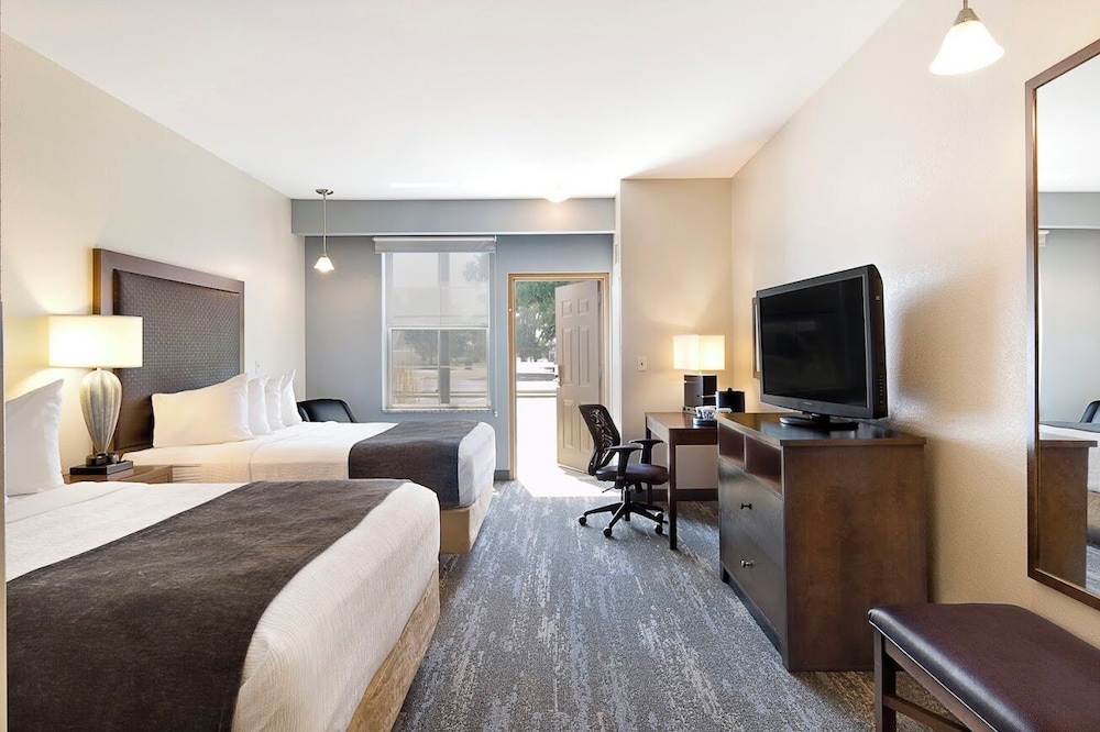 Clubhouse Hotel & Suites Pierre - photo 7