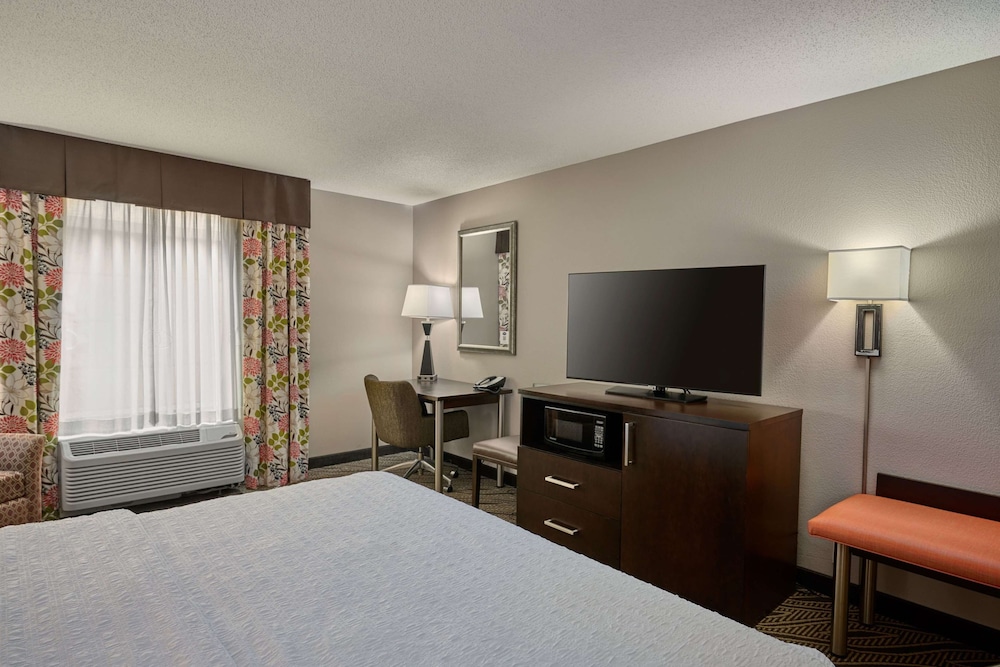 Hampton Inn Evansville Airport - photo 19