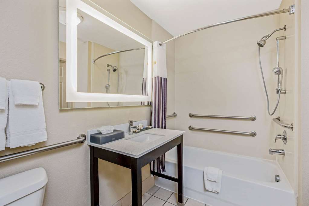 La Quinta Inn & Suites by Wyndham Corpus Christi Northwest - photo 30