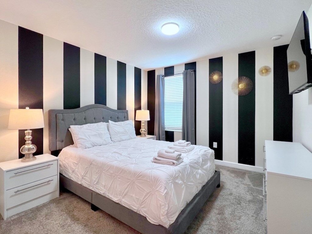 8 Bed Storey Lake Resort Huge Bedroom for Kids home - photo 8
