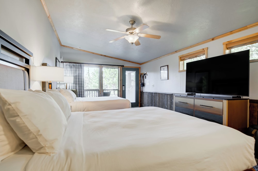 Explorer Cabins At Yellowstone - photo 9