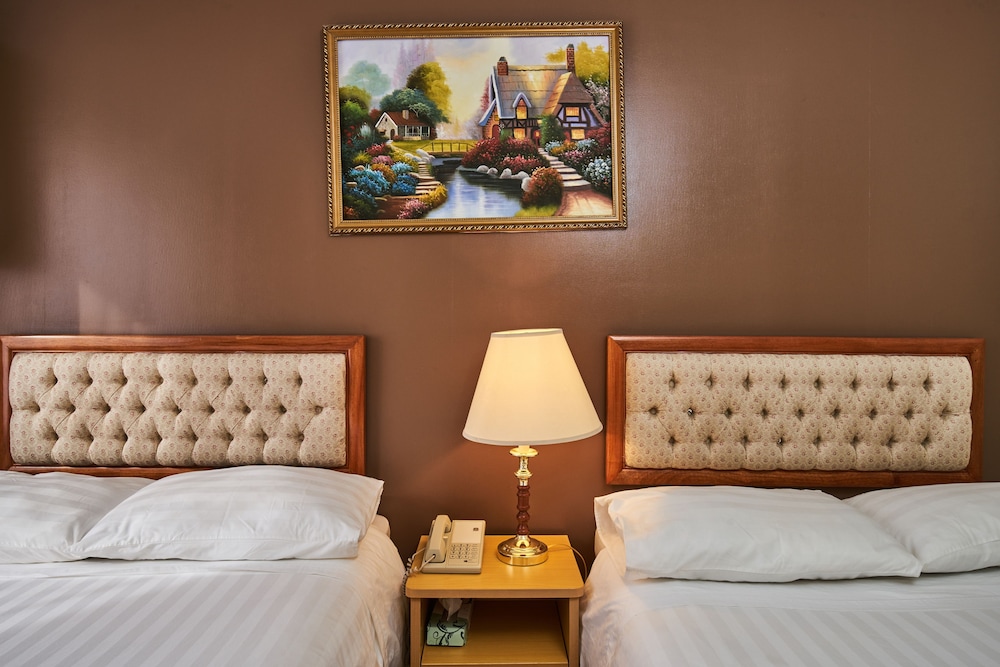 Flushing Hotel - photo 11