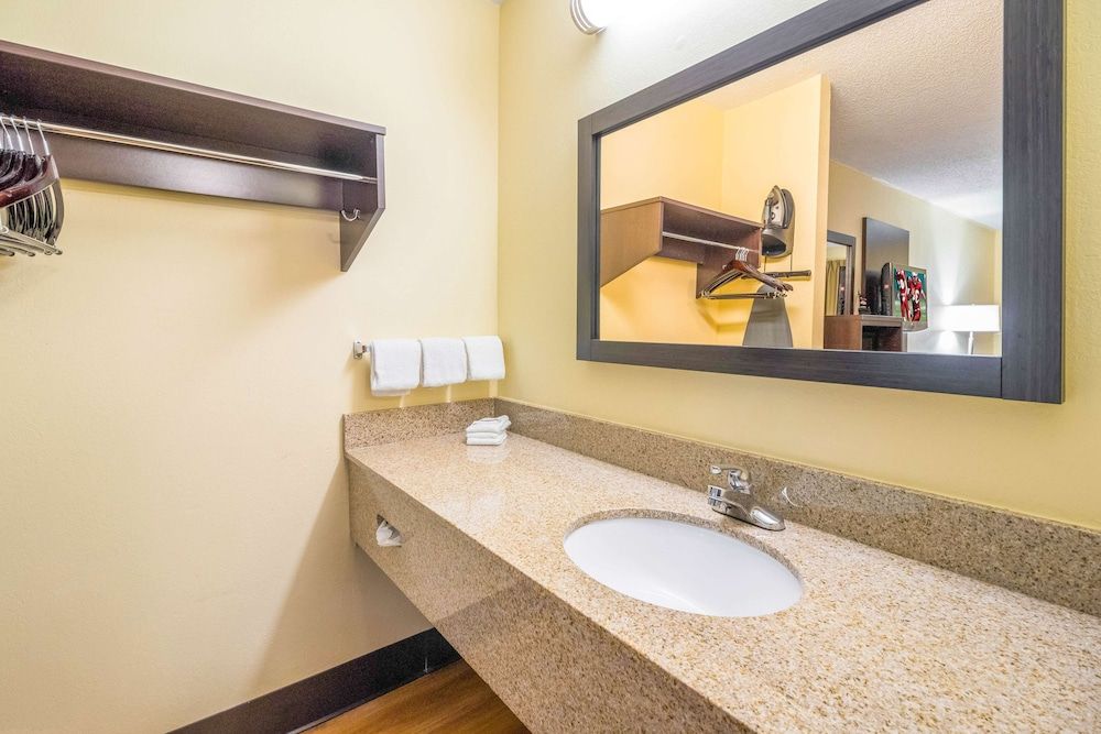 Red Roof Inn Clarksville - photo 24