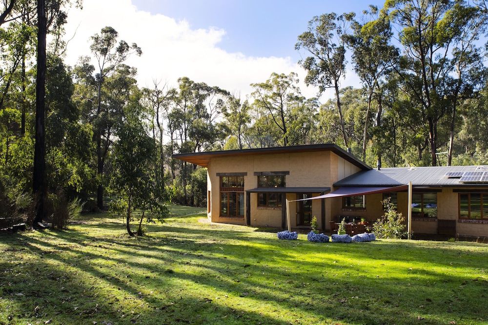 Gumtree Spring — carbon neutral stay, Daylesford