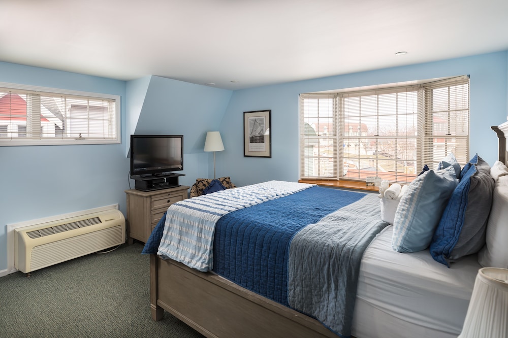 Old Harbor Inn - photo 21