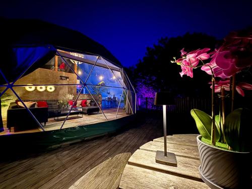 Sunridge Geodome with private Hot tub — 4-Star Luxury Hotel in Plymouth, United Kingdom