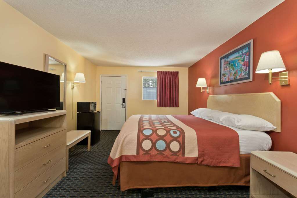 Super 8 by Wyndham Chipley - photo 10