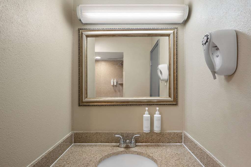 Days Inn by Wyndham Klamath Falls - photo 37