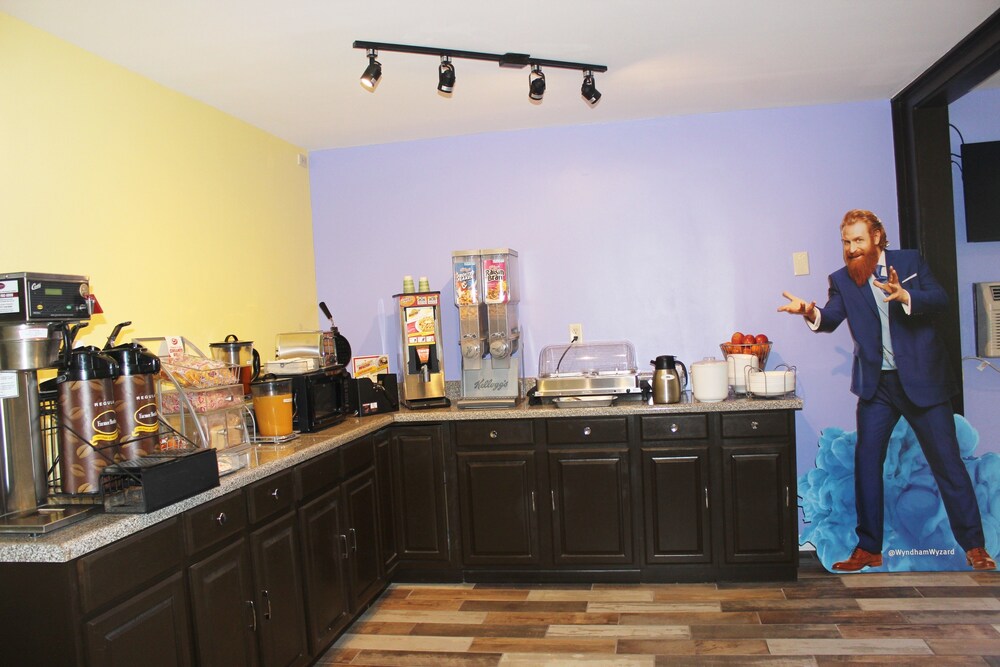 Super 8 by Wyndham Tuscaloosa - photo 29