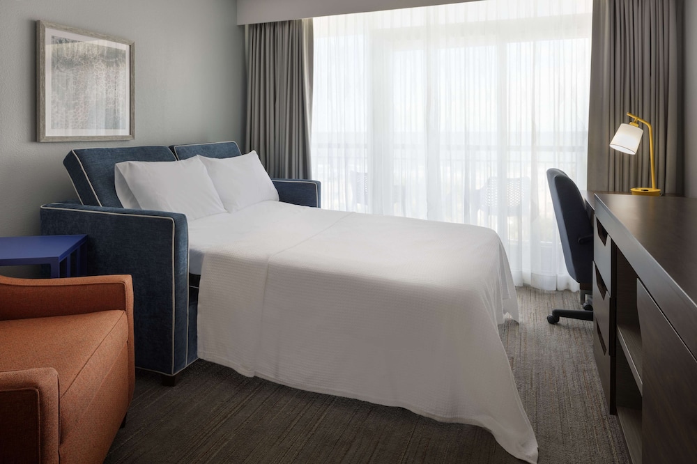 Hampton Inn & Suites Myrtle Beach Oceanfront - photo 28