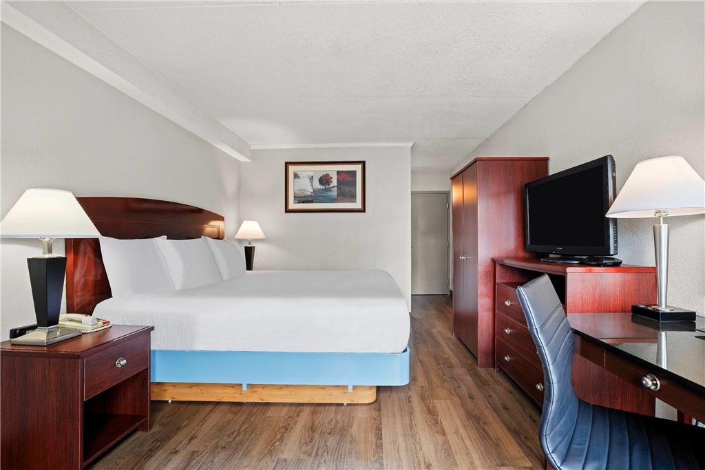 Days Inn by Wyndham Utica - photo 15