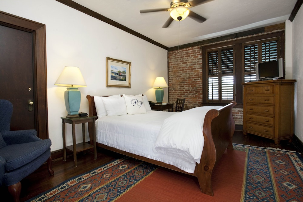 Park Plaza Hotel - photo 10