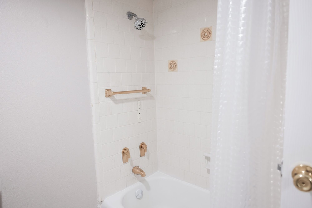 Riverside Inn & Suites by OYO Danville Ceaser Casino - photo 31