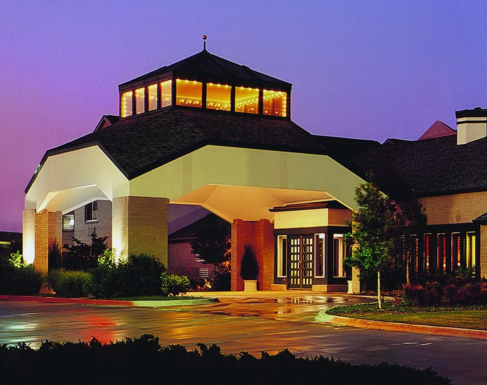 Endeavor Inn Suites Trademark Collection By Wyndham — Topeka