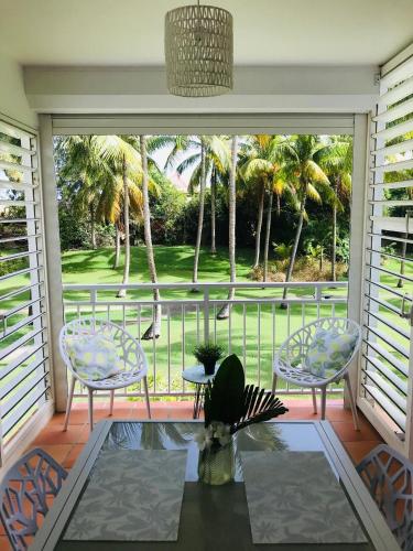 COEUR TIARE studio lounge piscine plage cocotiers — 4-Star Luxury Hotel in Saint-Francois, Guadeloupe