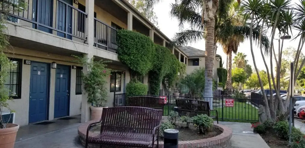 Sierra Crossing Motel - photo 18