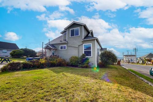 3 Bed 2 Bath Vacation home in Newport — 4-Star Luxury Hotel in Newport, United States