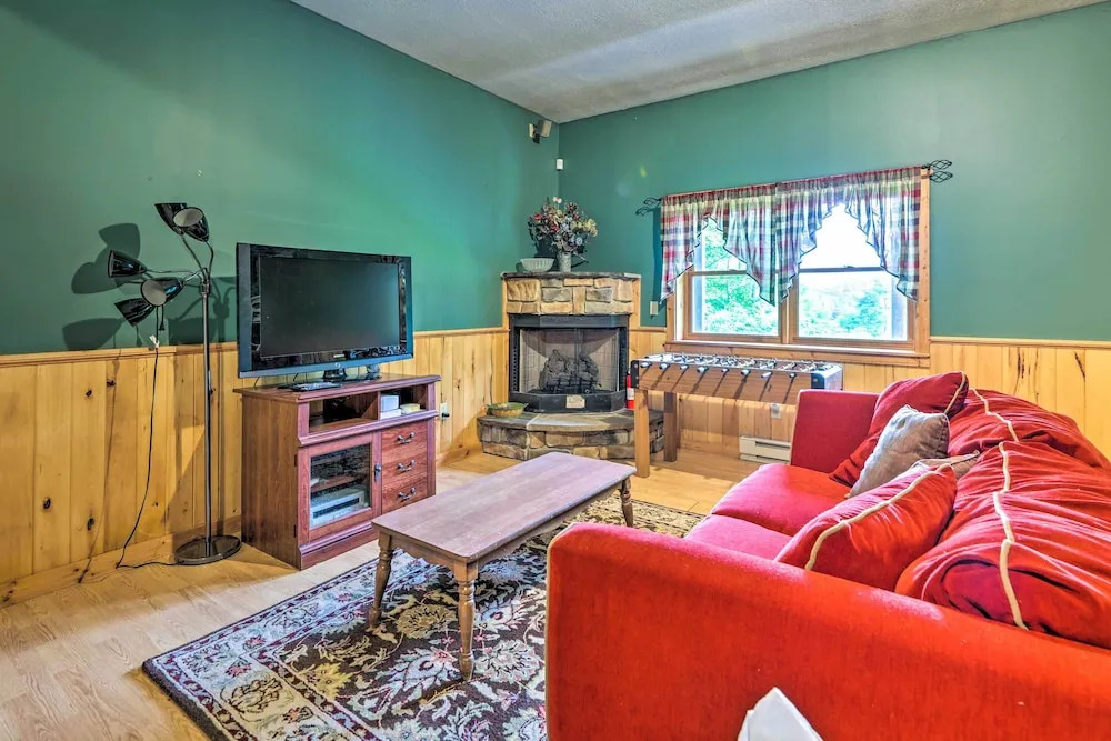 Slaty Fork Escape With Mountain View And Hot Tub — Bartow