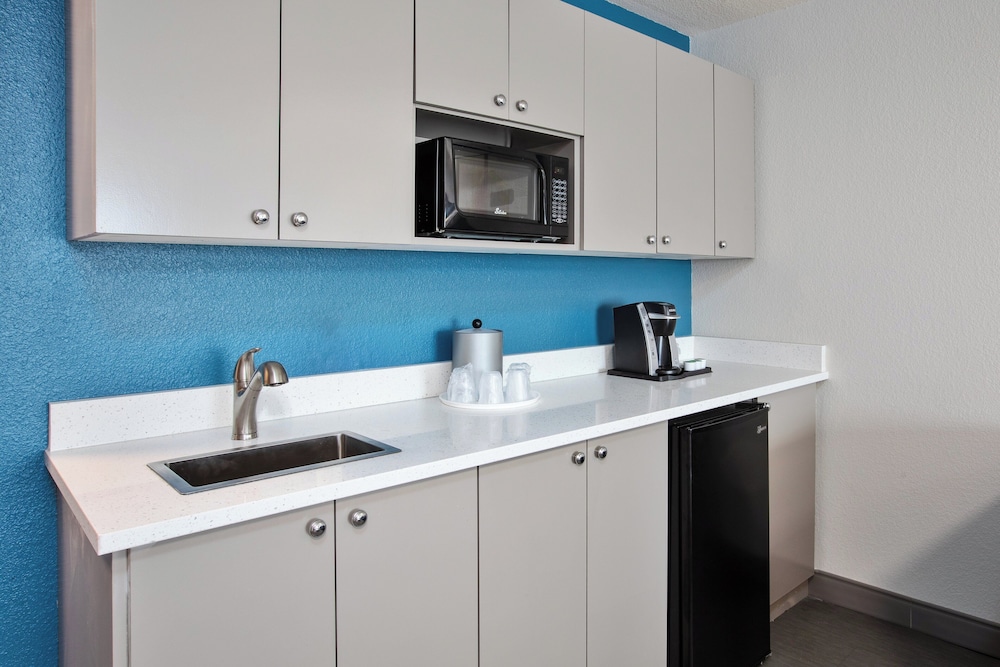 Holiday Inn Express & Suites Buffalo by IHG - photo 24