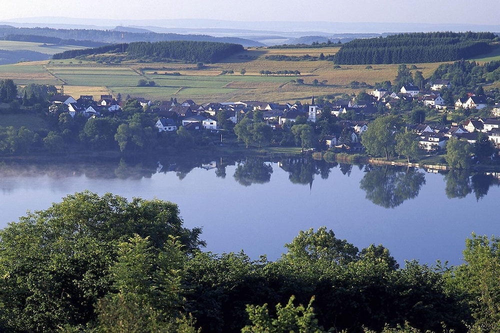 Ferienwohnung Seeblick — 4-Star Luxury Hotel in Mehren, Germany