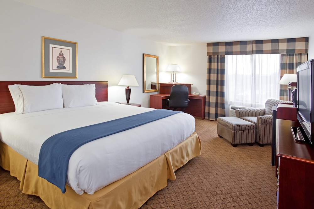 Holiday Inn Express & Suites Alliance by IHG - photo 7