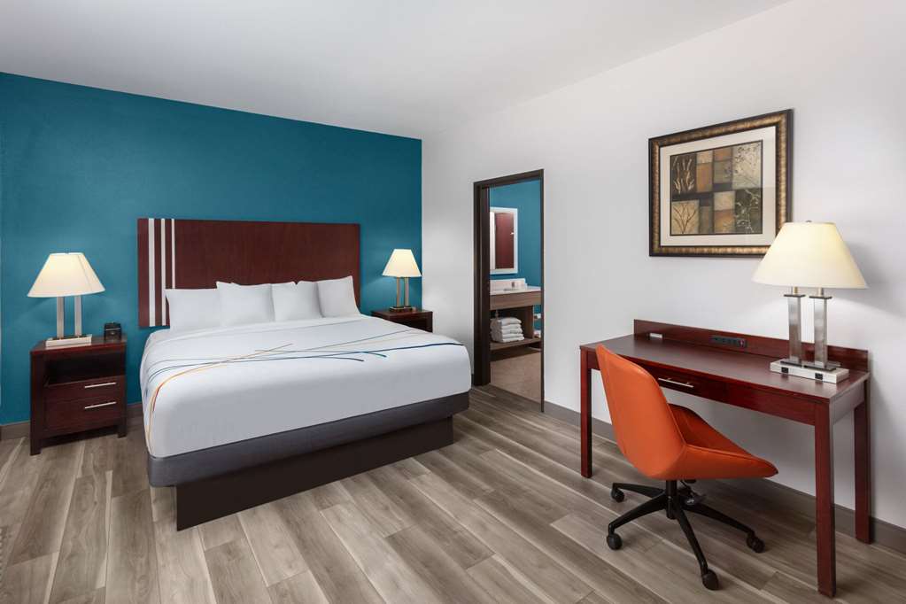 La Quinta Inn & Suites by Wyndham Woodward - photo 30