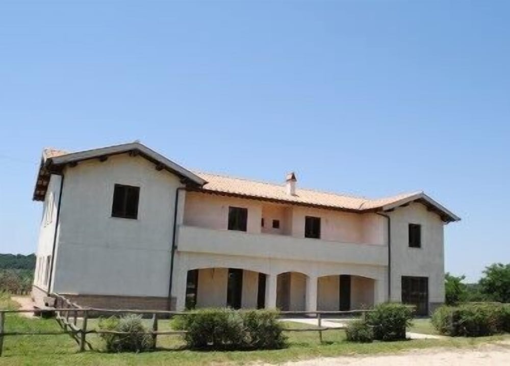 Relais La Roccaccia Universita Agraria — hotel in Tarquinia