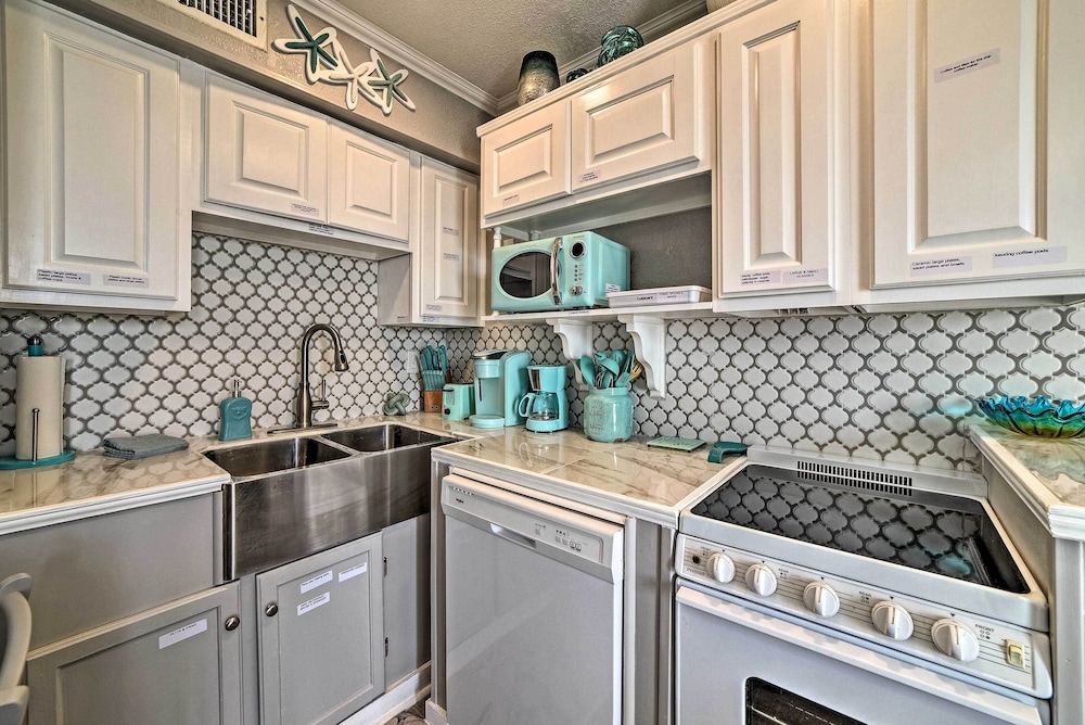 Oceanfront Corpus Christi Condo: Resort Perks - photo 9