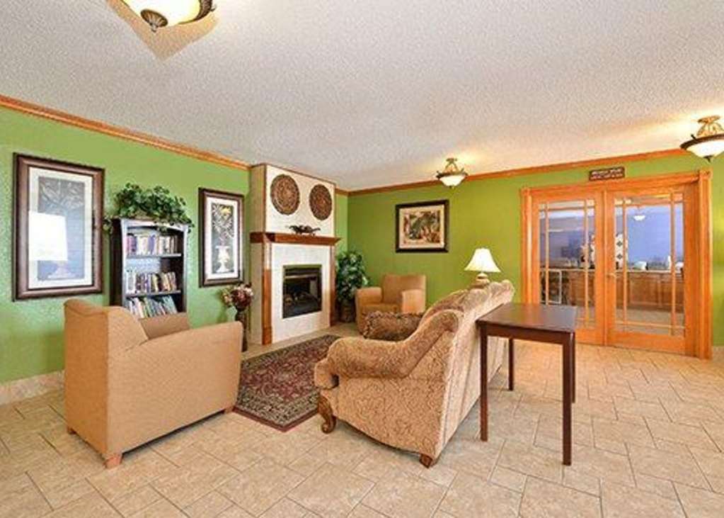 Quality Inn & Suites Grinnell near University - photo 4