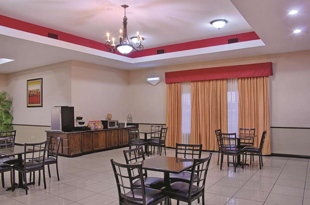 La Quinta Inn & Suites by Wyndham Alice - photo 23