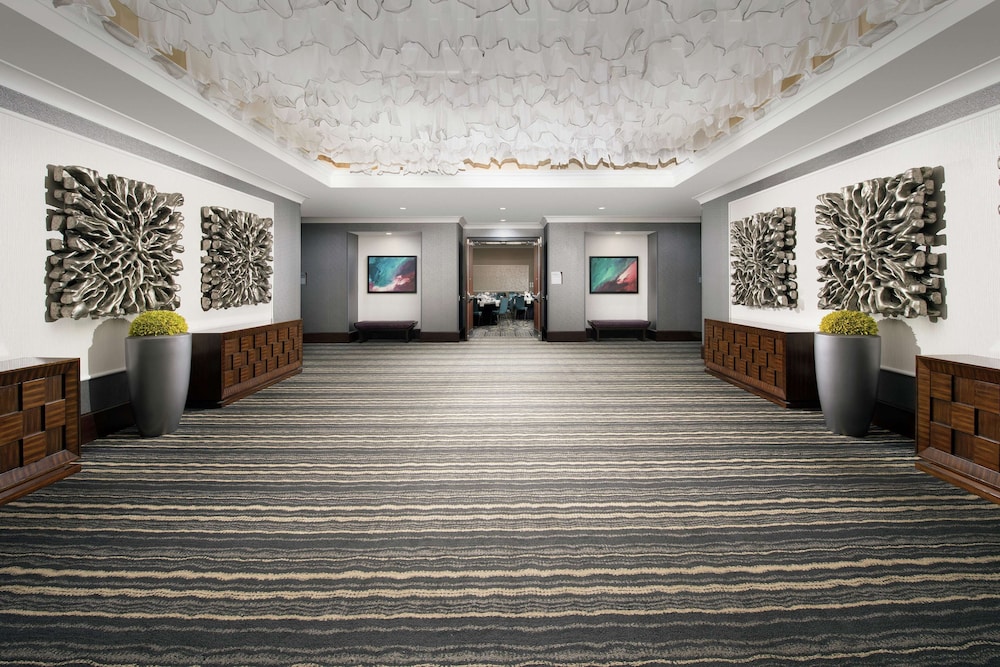 Embassy Suites by Hilton Atlanta Airport - photo 32