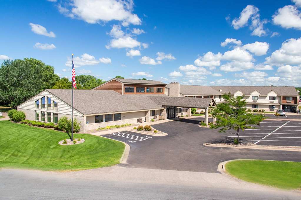 AmericInn by Wyndham Eau Claire - featured photo