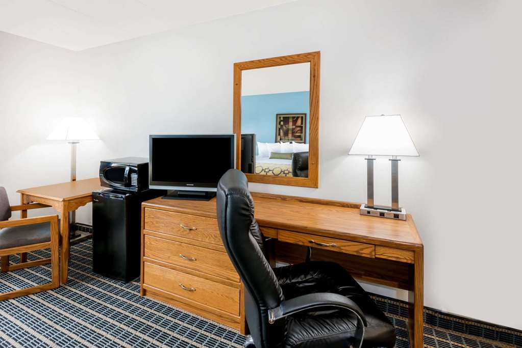 Baymont by Wyndham Marshalltown - photo 11